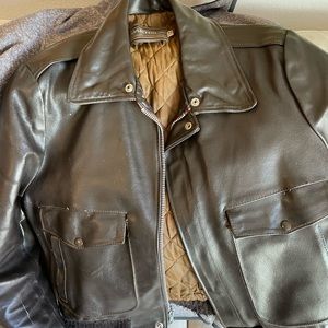 Vintage leather bomber in good condition. 42 reg I’m 6’1 175 lbs for reference.